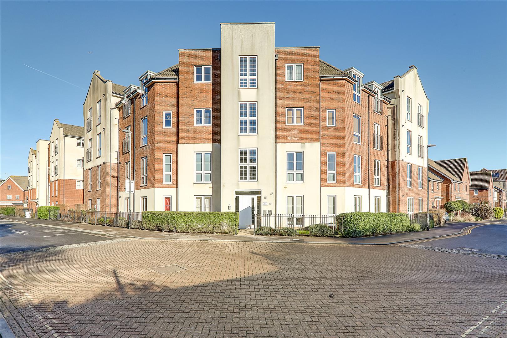 Flat | Cambrian Way, Worthing | Let Agreed